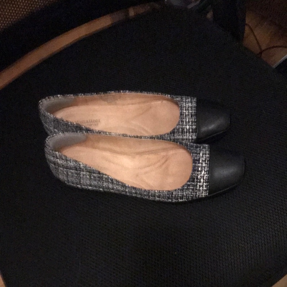 Naturalizer Classic Black Tweed Cap-Toe Women's Flats Size 7M with heel guards